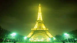 La Torre Eiffel vola alto e sogna di diventare un giardino